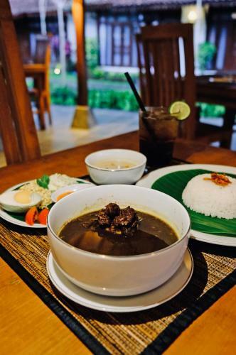 Senthong Asri Hotel And Resto