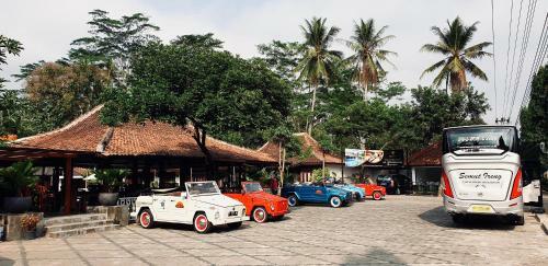 Senthong Asri Hotel And Resto