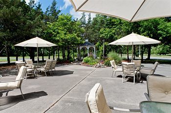 Radisson Hotel Rochester Airp