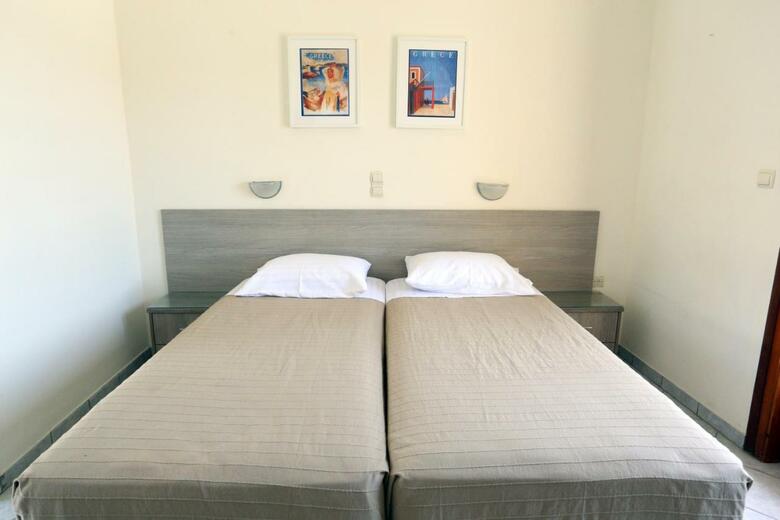 Hotel Karyatides