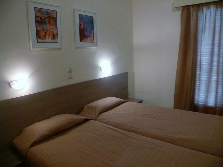 Hotel Karyatides