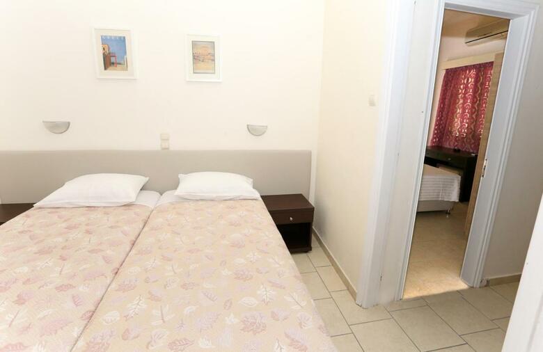 Hotel Karyatides