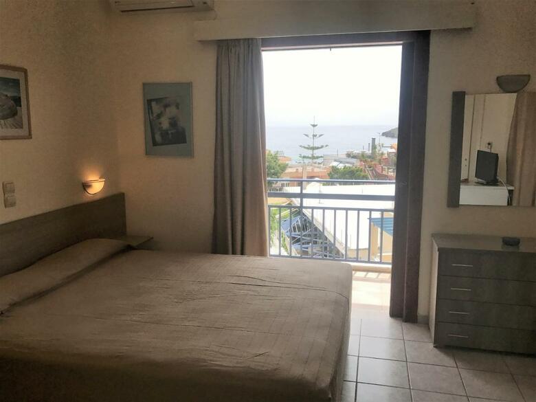 Hotel Karyatides