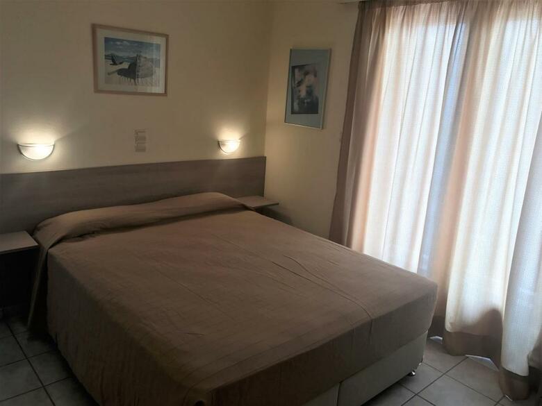 Hotel Karyatides