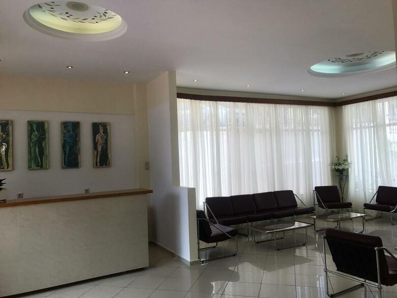 Hotel Karyatides