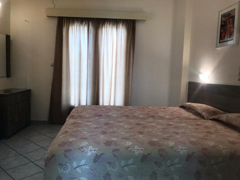 Hotel Karyatides