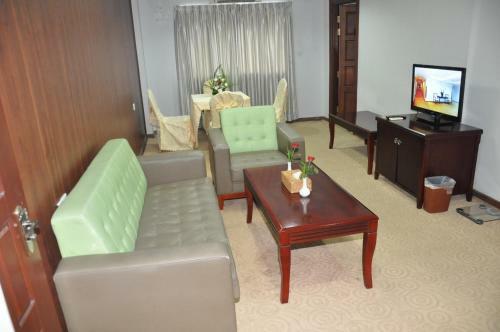 Green Leaf Hotel