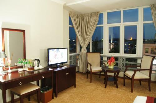 Green Leaf Hotel
