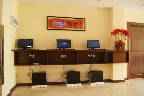 Green Leaf Hotel