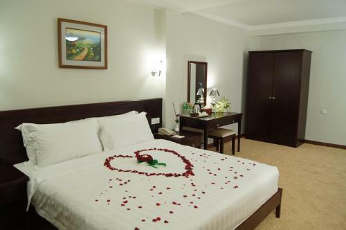 Green Leaf Hotel
