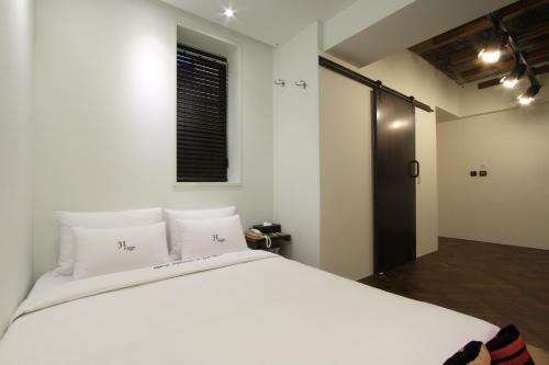 Hotel 31 Page