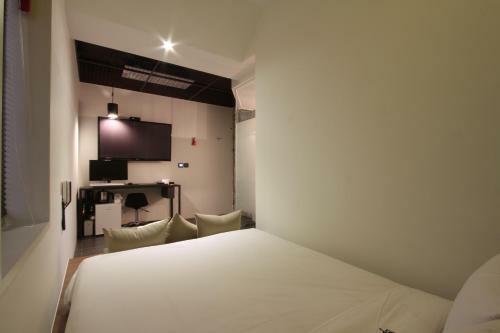Hotel 31 Page