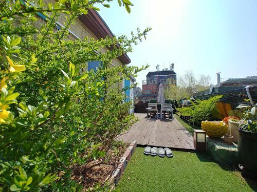 Hostal Urbanwood Guesthouse