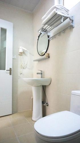 Heyuan International Youth Hostel