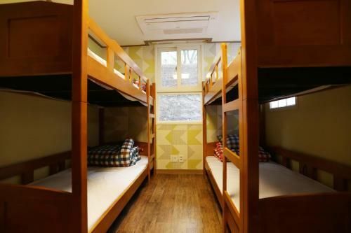 Hostal Cube Guesthouse