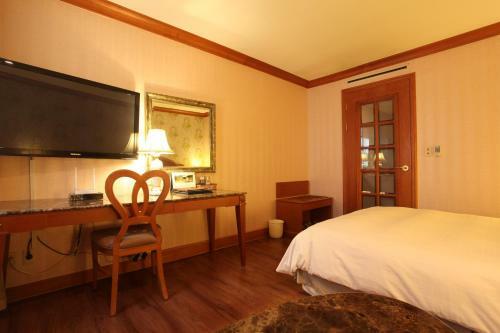 Karak Tourist Hotel