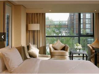 The Lakeview Hotel