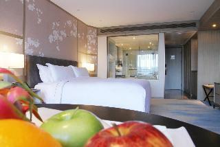 The Lakeview Hotel