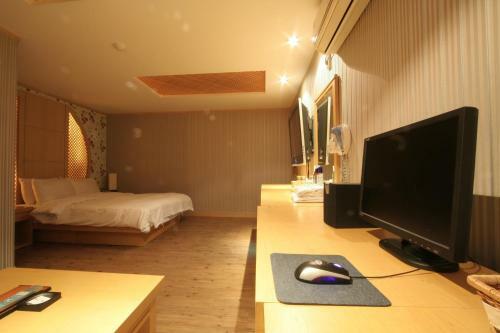 Utopia Hotel