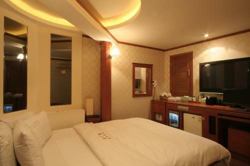 Utopia Hotel