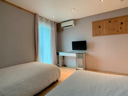 Hostal J-honor Guesthouse