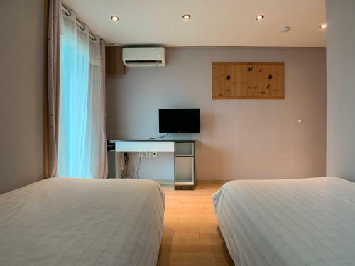 Hostal J-honor Guesthouse