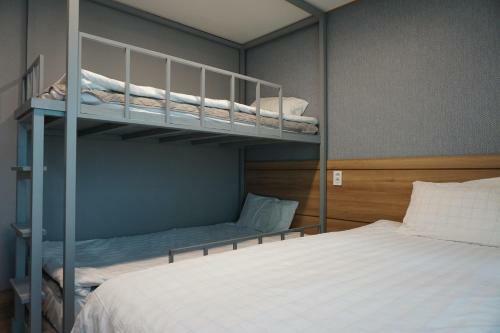 Hostal J-honor Guesthouse