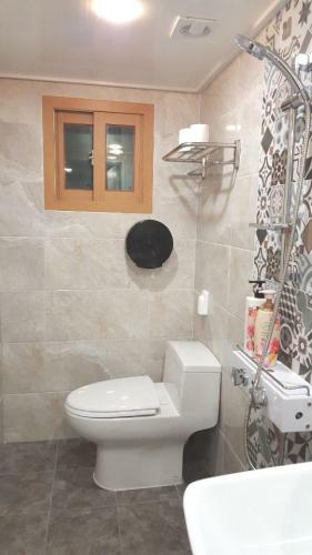 Hostal J-honor Guesthouse