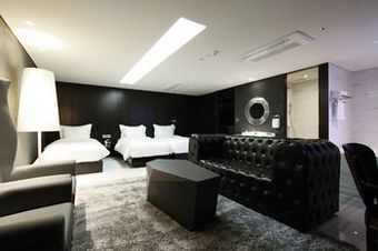 Richwell Hotel