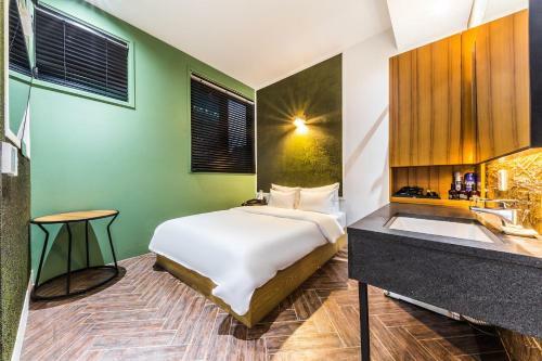 H Avenue Hotel