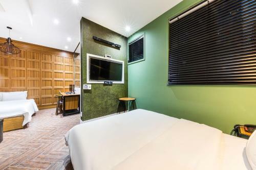 H Avenue Hotel