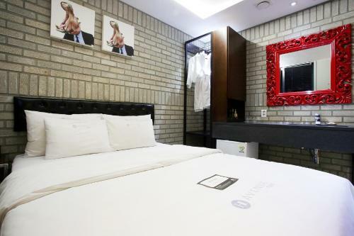 H Avenue Hotel