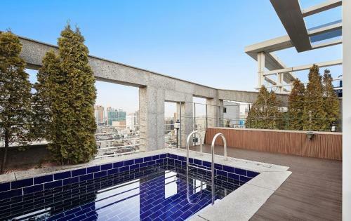 H Avenue Hotel