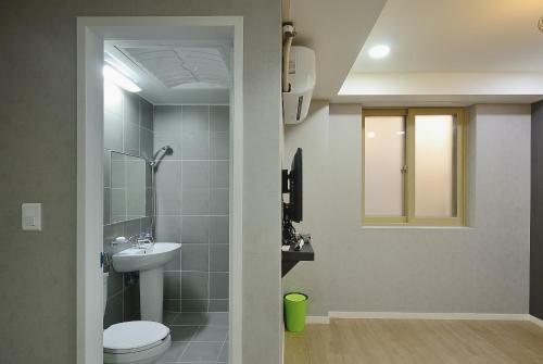 Hostal Red Guesthouse