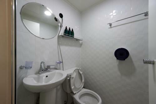 Hostal 24 Guesthouse Myeongdong Town