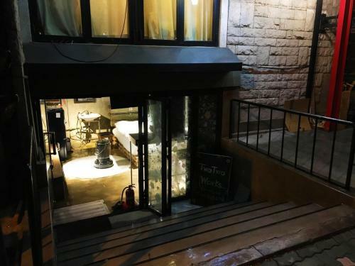 Hostal Twotwo House