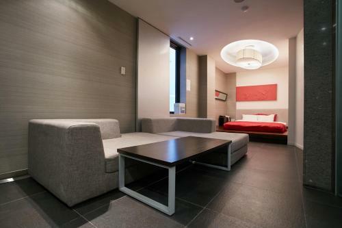 Tria Business & Boutique Hotel