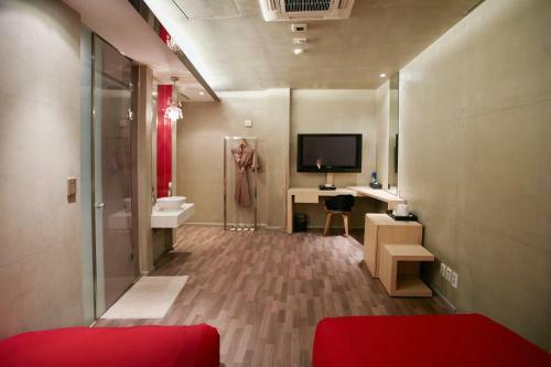 Tria Business & Boutique Hotel