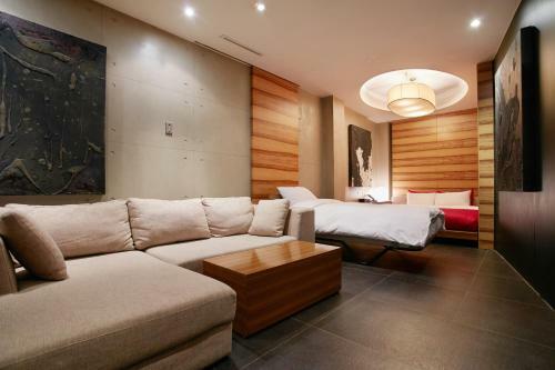 Tria Business & Boutique Hotel