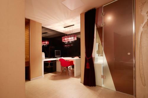 Tria Business & Boutique Hotel