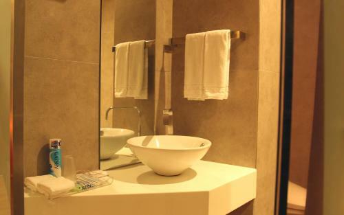 Tria Business & Boutique Hotel