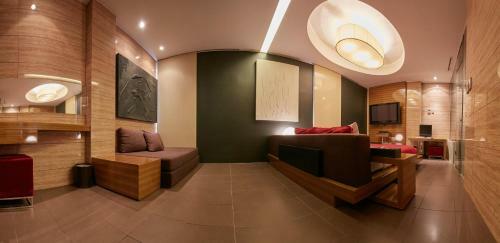 Tria Business & Boutique Hotel
