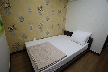 Jongnowon Hostel