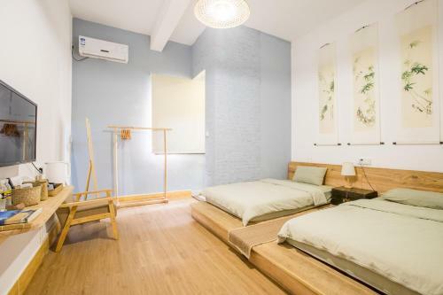 Baogao Chuanzhang Youth Hostel