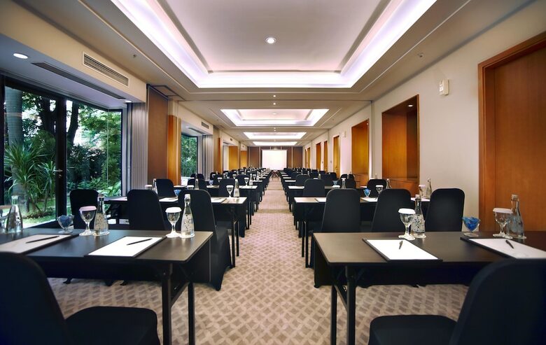 Hotel Aston At Kuningan Suites
