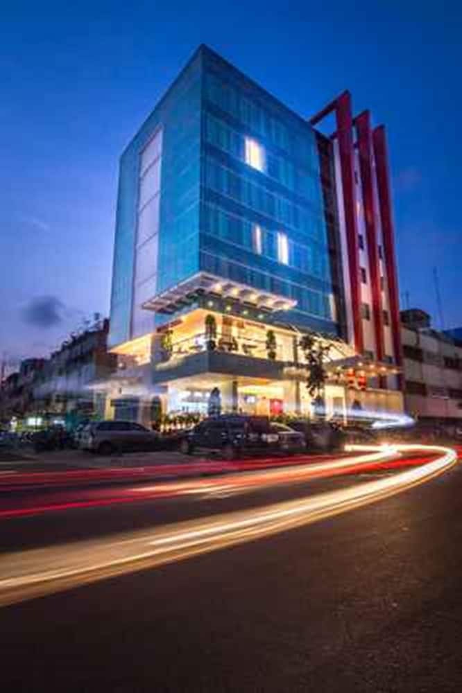 Redstar Hotel