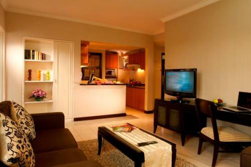 Grand Tropic Suites Hotel