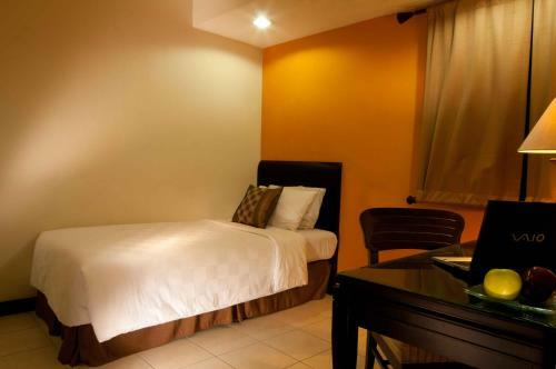 Grand Tropic Suites Hotel