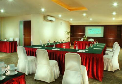 Grand Tropic Suites Hotel