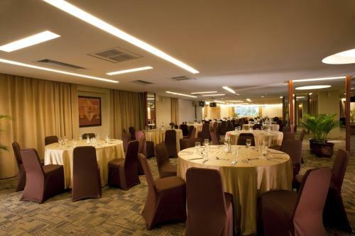Grand Tropic Suites Hotel